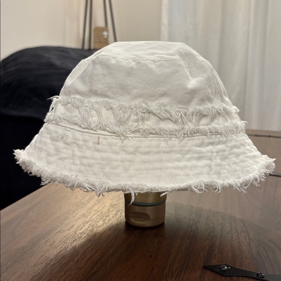 Steve Madden Accessories - NWOT Steve Madden Cream Frayed Bucket Hat